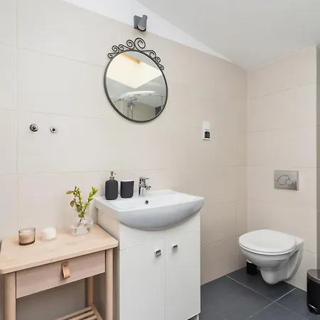 3-bedroom In The Centre - Old Town Apartment